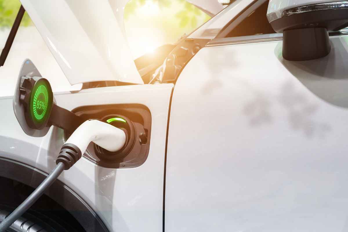 Como funciona um carregador portátil para carro elétrico?